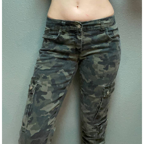 VENUS Pants & Jumpsuits Venus Skinny Cargo Pants Camo Low Rise